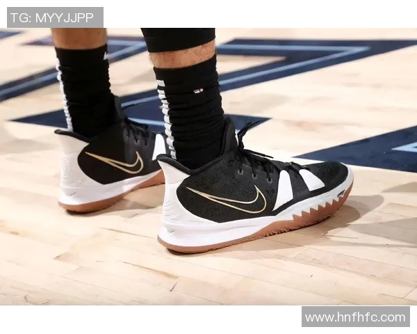 欧文新鞋发布会引发热议踩踏耐克Logo彰显艺术无界限