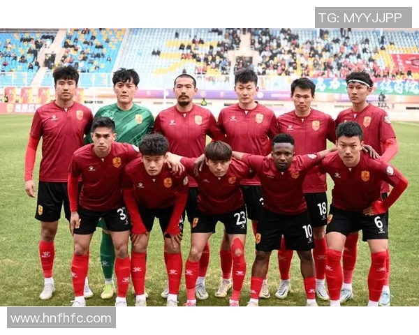 青岛红狮迎战重庆队争夺联赛关键三分的激烈对决 青岛红狮迎战重庆队争夺联赛关键三分的激烈对决