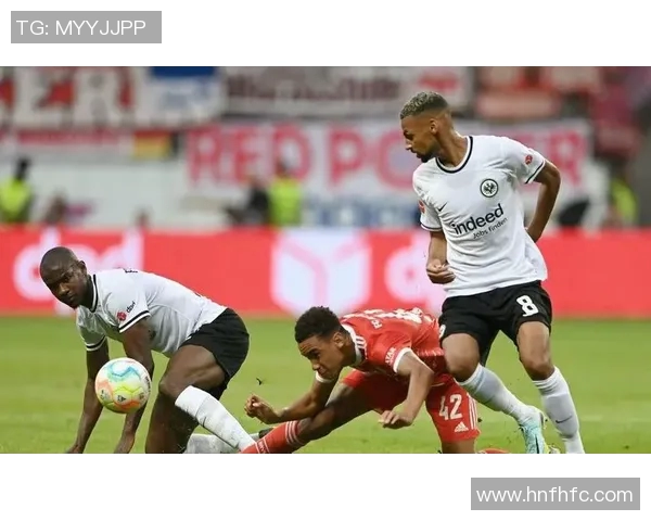 特拉维夫马与卡拉巴赫的激烈对决展现足球魅力与团队精神 特拉维夫马与卡拉巴赫的激烈对决展现足球魅力与团队精神