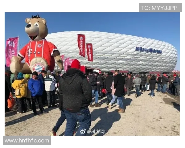 莱万重返安联球场引发争议拜仁球迷怒斥其忘恩负义